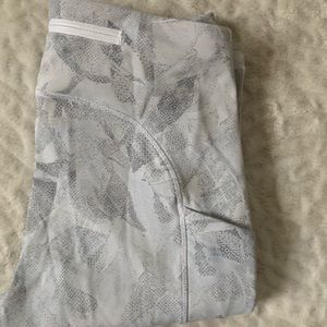 Lululemon printed leggings🍋